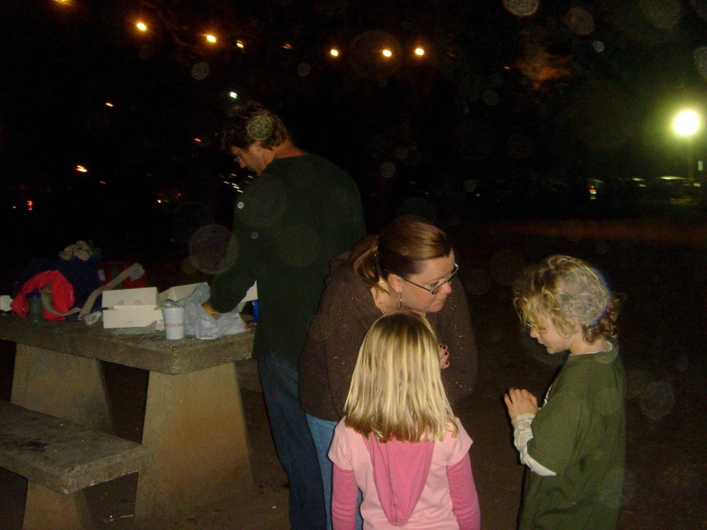 Hildebrand Christmas ScreenSaver/1024x768_2006-12-14-Trail-Of-Lights-03 15.jpg